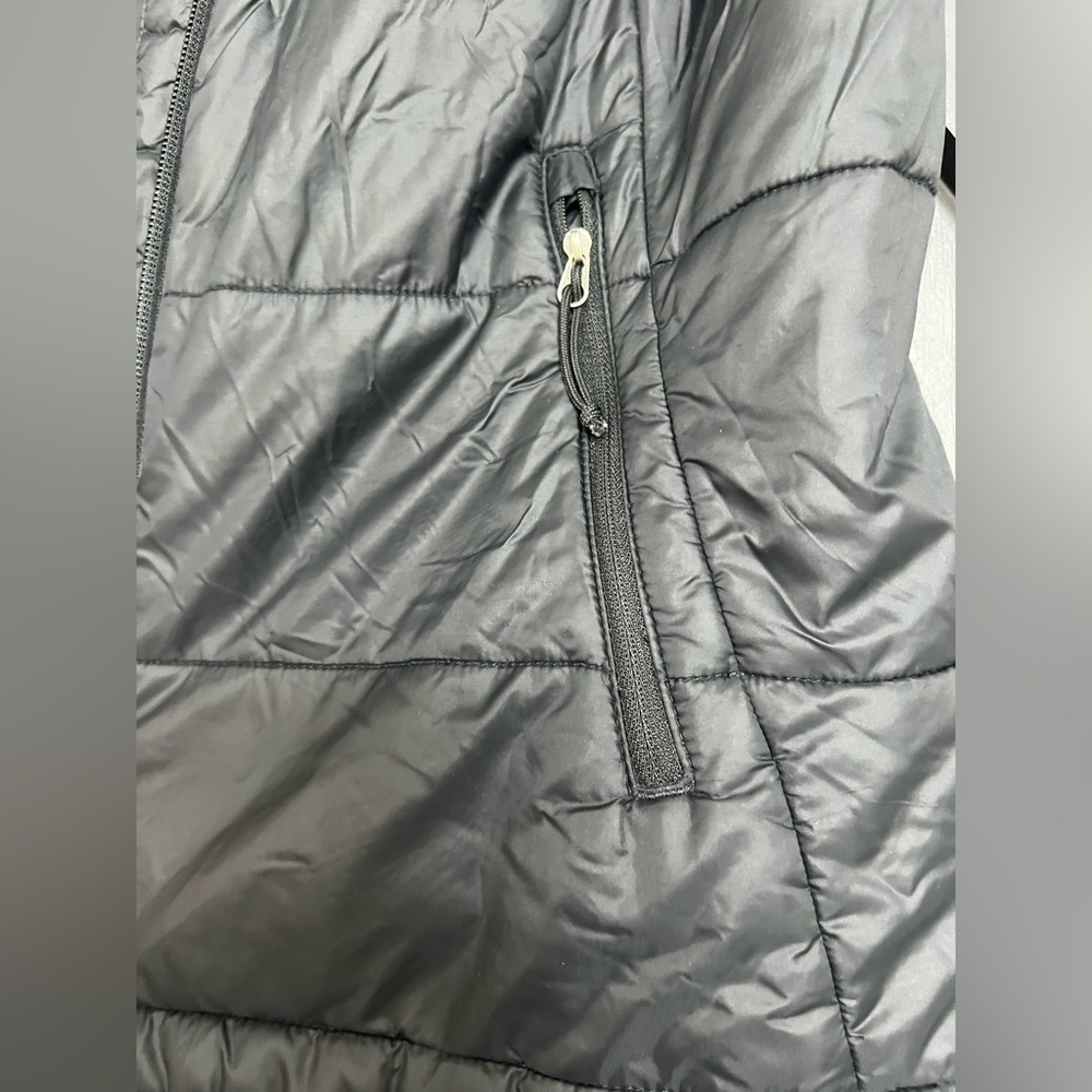 The North Face Women’s Quilted Stow Pocket
Vest in Black, Size Medium - Picture 4 of 7